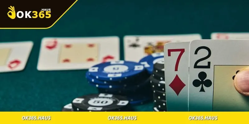 Người chơi poker sử dụng chiến thuật bluff trong giải đấu